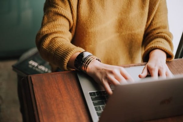Les meilleurs sites et applications pour préparer votre voyage en Normandie