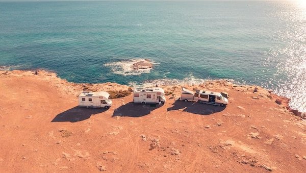 Comment choisir son emplacement, sa tente et son matériel de camping en Normandie ?